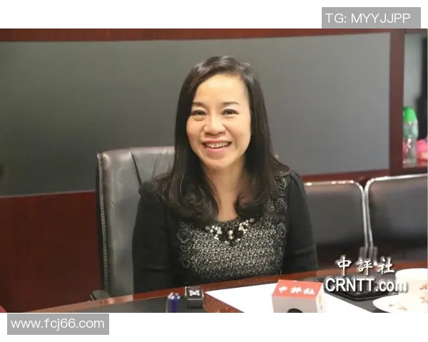 周芳专访：从职业选手到游戏解说的英雄联盟成长之路